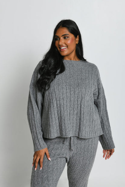 Pullover Mit Zopfstrickmuster - Grauer