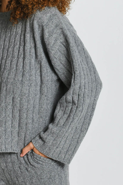 Pullover Mit Zopfstrickmuster - Grauer