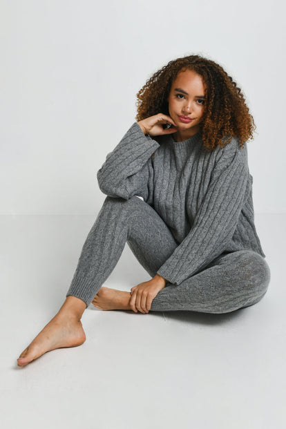 Pullover Mit Zopfstrickmuster - Grauer