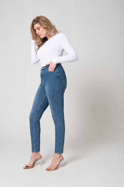 Slim-Fit Mom Jeans - Mittelblaue
