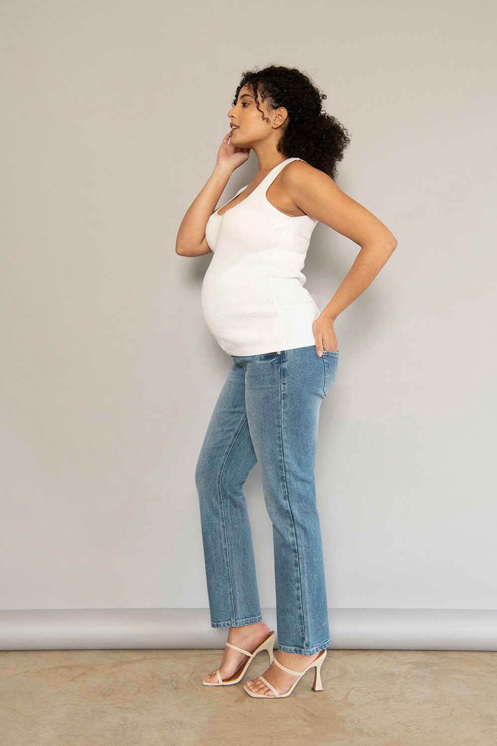 Umstandsjeans mit geradem Bein – Mittelblau