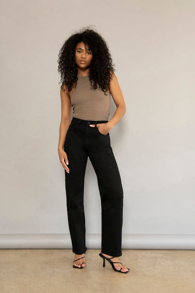 files/024_STRAIGHT_LEG_JEAN_BLACK_003_8b838de7-fc4b-4682-b3d9-eca8241c6677.jpg