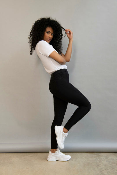 files/048_NEW_JEGGING_BLACK_032_b2775664-fffc-4858-b309-59f33ffa6901.jpg