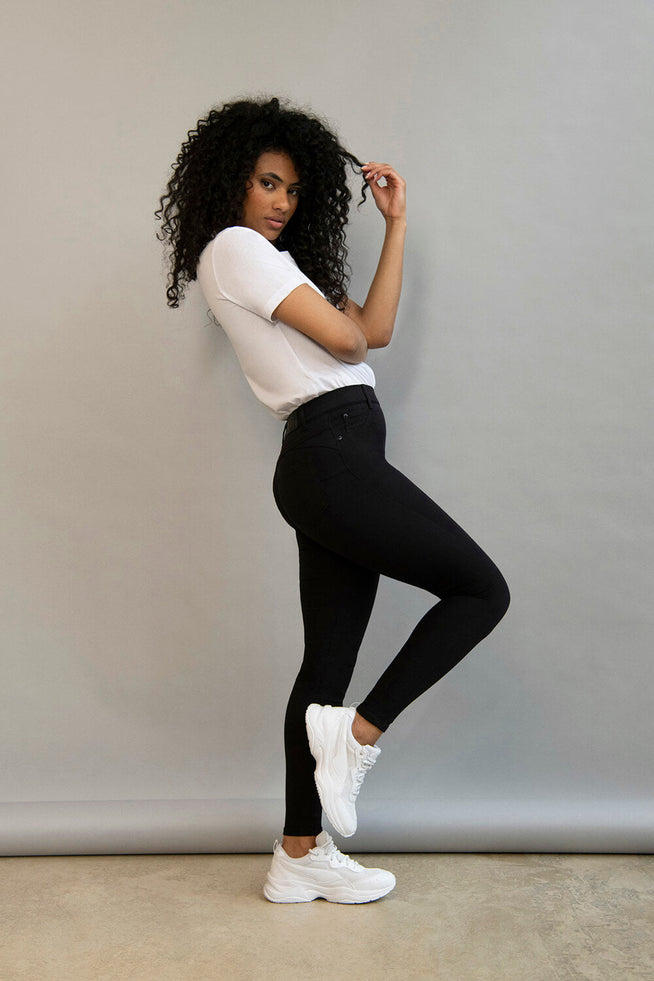 files/048_NEW_JEGGING_BLACK_032_b2775664-fffc-4858-b309-59f33ffa6901.jpg