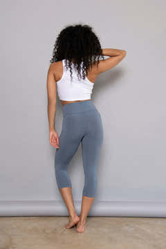 Capri-Leggings aus leichtem Stoff – Steel Blue