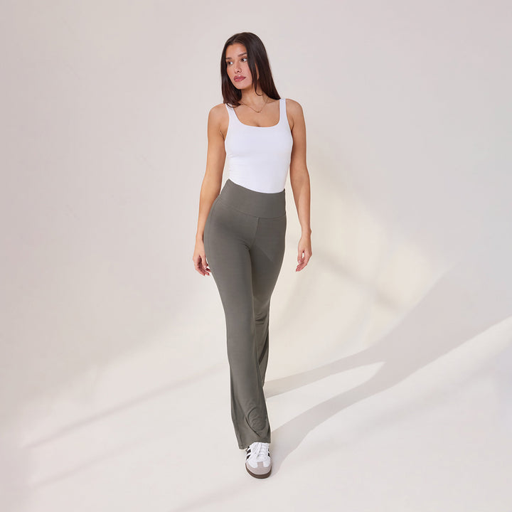 Leichte Leggings mit ausgestelltem Bein - Schiefergrün