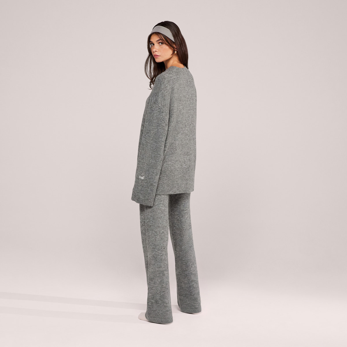 Oversized-Pullover aus gebürstetem Strick mit geschlitztem Saum – Grau