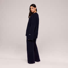 Gebürsteter Strickpullover mit geschlitztem Saum und Oversize-Passform – Marineblau