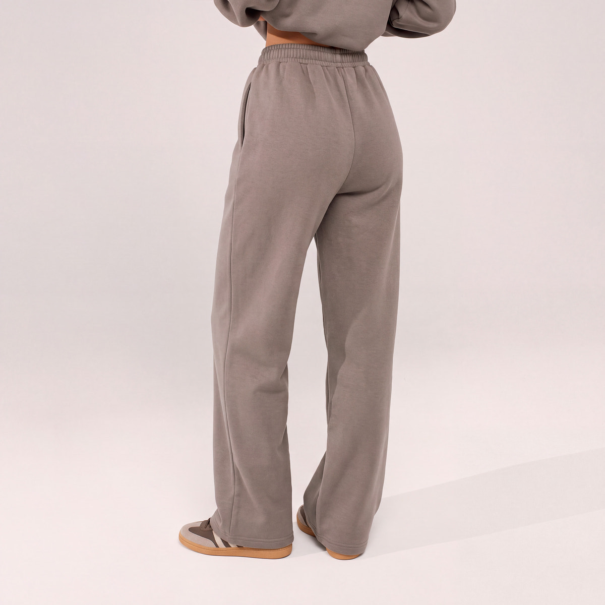 Bio-Jogginghose mit weitem Bein – Black Coffee