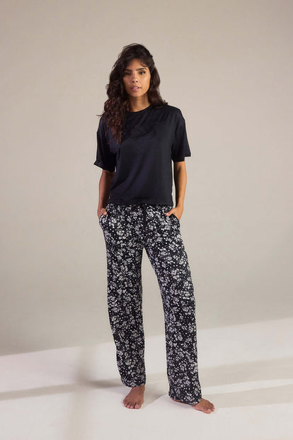 Soft Touch Pyjama Set Curvy - Black Floral