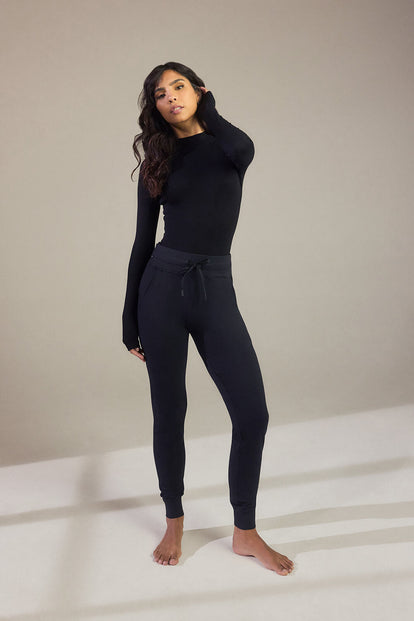 Recharge High Waisted Jogginghose - Midnight Black