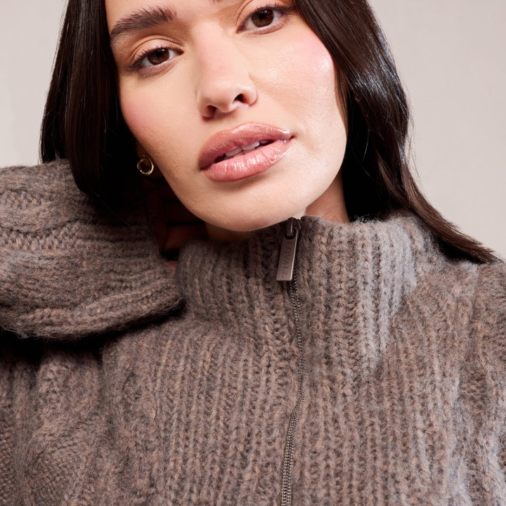 Zopfstrickpullover mit 1/4-Reißverschluss – Mokka