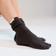 Gestrickte Socken - Schwarzer Kaffee