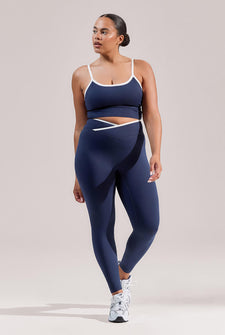 Simone - Height: 5'6 | Wearing Size 42 Tall