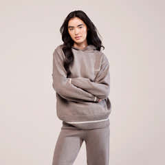 Weicher Strickpullover mit Kapuze - Mokka
