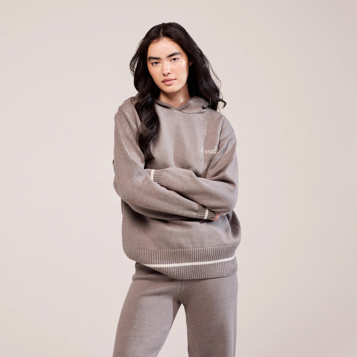 Weicher Strickpullover mit Kapuze - Mokka