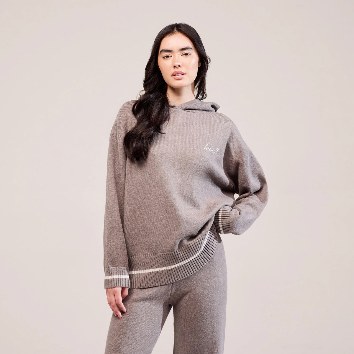 Weicher Strickpullover mit Kapuze - Mokka