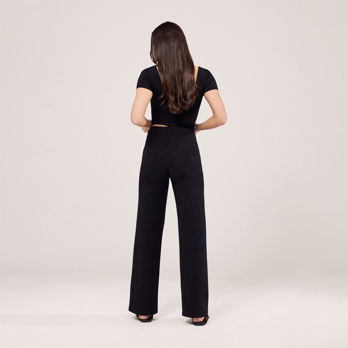 Leichte Hose mit weitem Bein – Schwarz