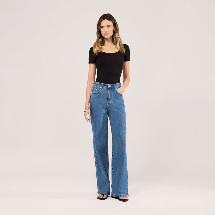 Stretch-Jeans mit weitem Bein – Mittelblau