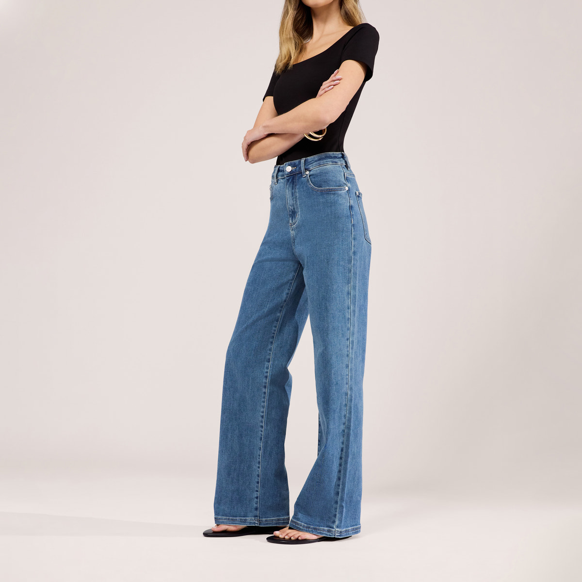 Stretch-Jeans mit weitem Bein – Mittelblau