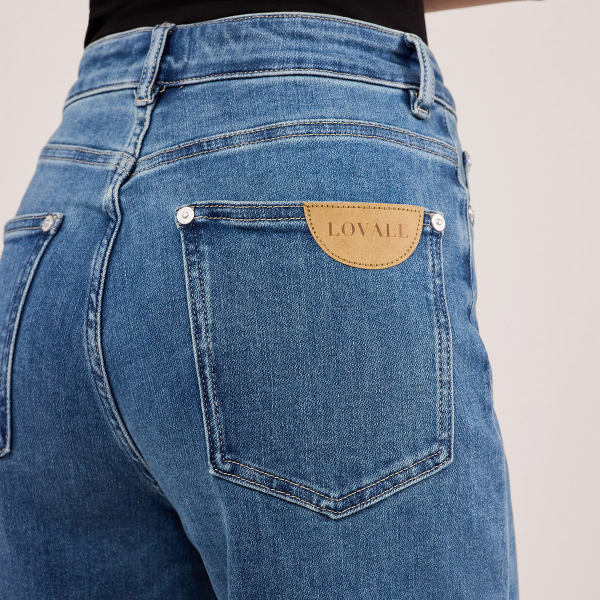 Stretch-Jeans mit weitem Bein – Mittelblau