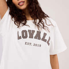 T-Shirt mit Grafik im College-Stil – Off-White