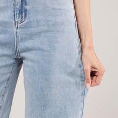 Stretch-Jeans mit weitem Bein – Hell gebleicht