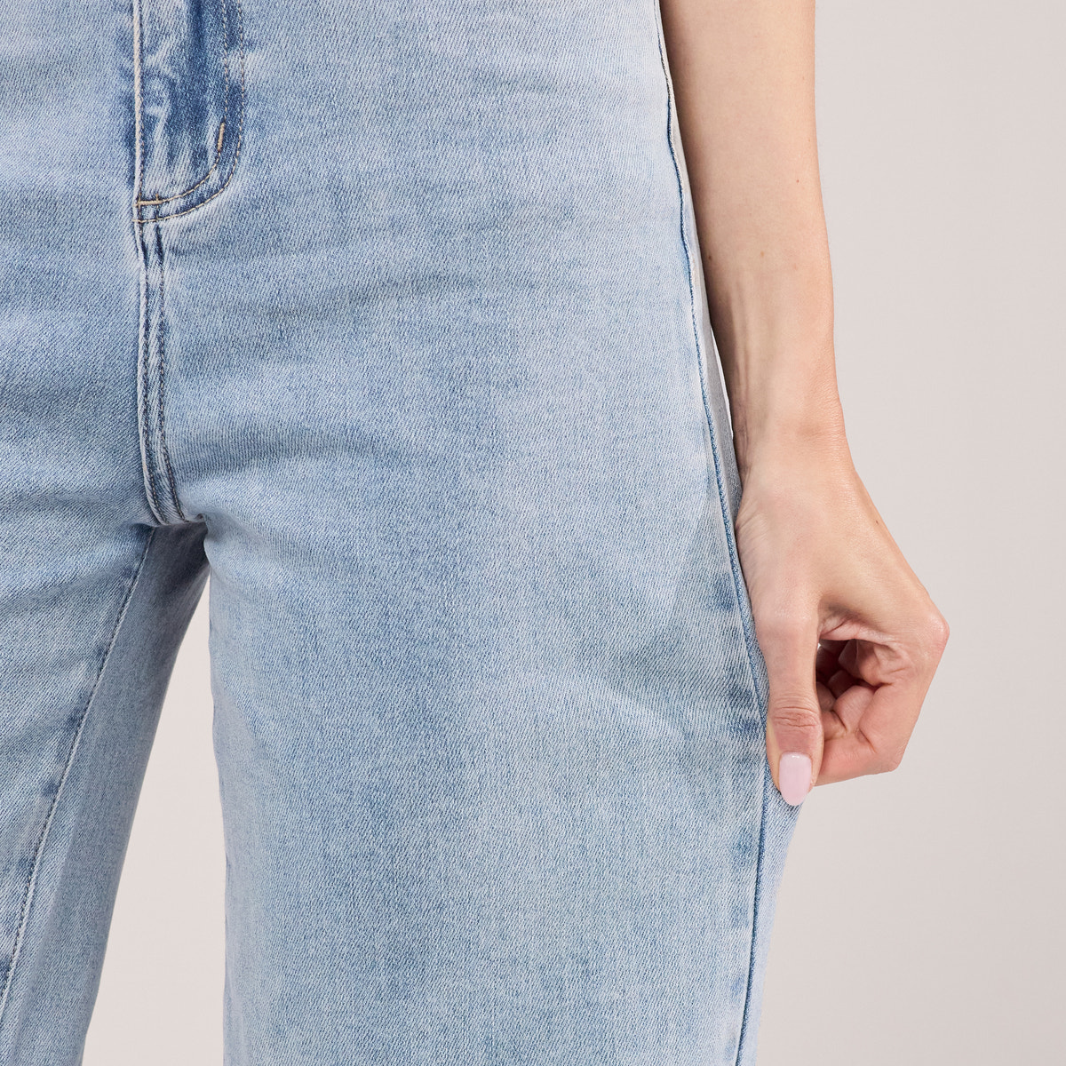 Stretch-Jeans mit weitem Bein – Hell gebleicht