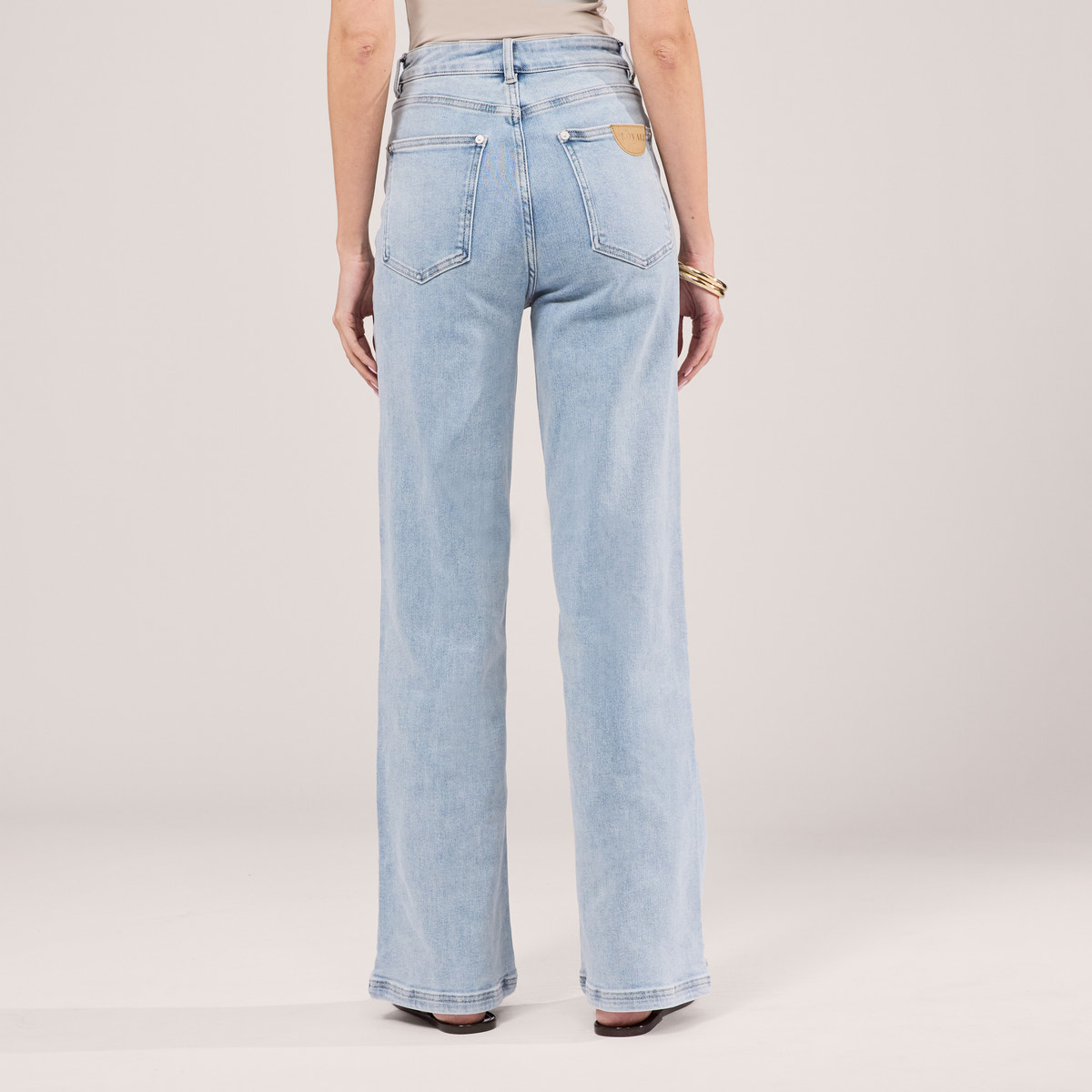 Stretch-Jeans mit weitem Bein – Hell gebleicht