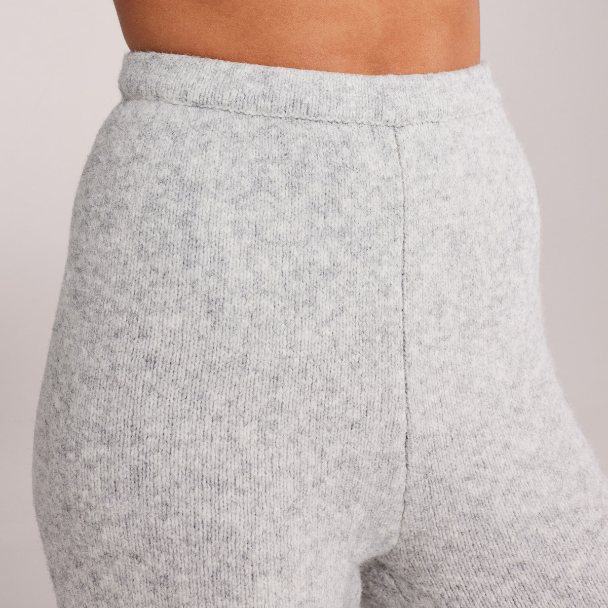 Hose aus gebürstetem Strick mit weitem Bein - Grau