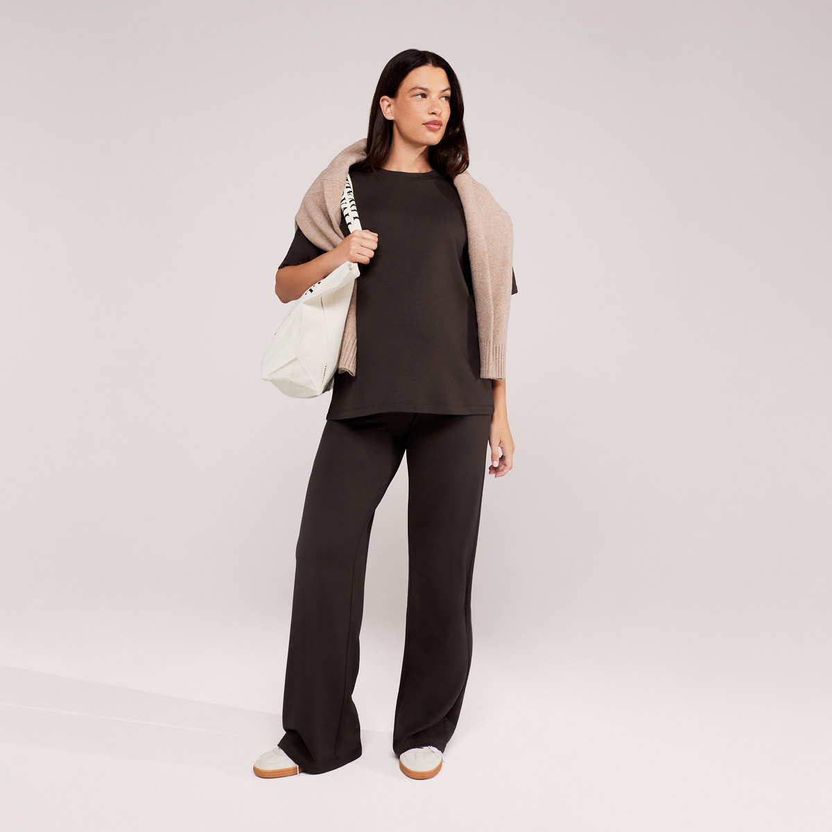 Weites Lounge-Set aus Soft-Touch-Stoff – Schwarz