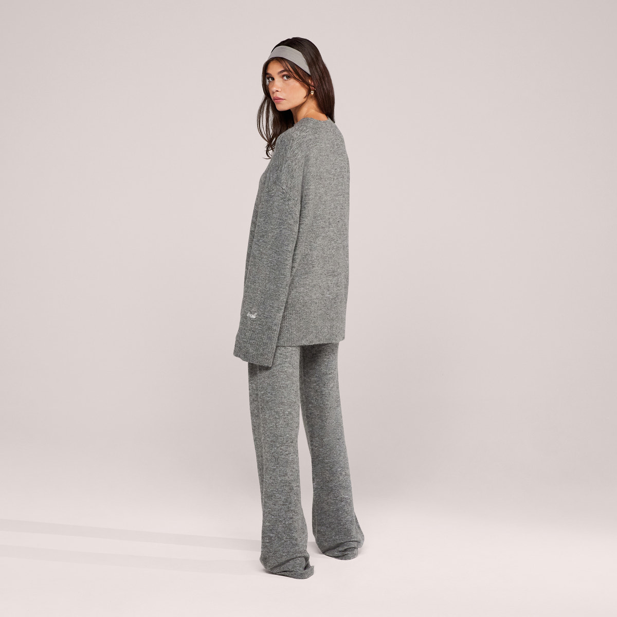 Oversized-Pullover aus gebürstetem Strick mit geschlitztem Saum – Grau