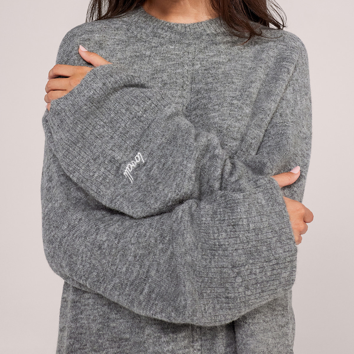 Oversized-Pullover aus gebürstetem Strick mit geschlitztem Saum – Grau