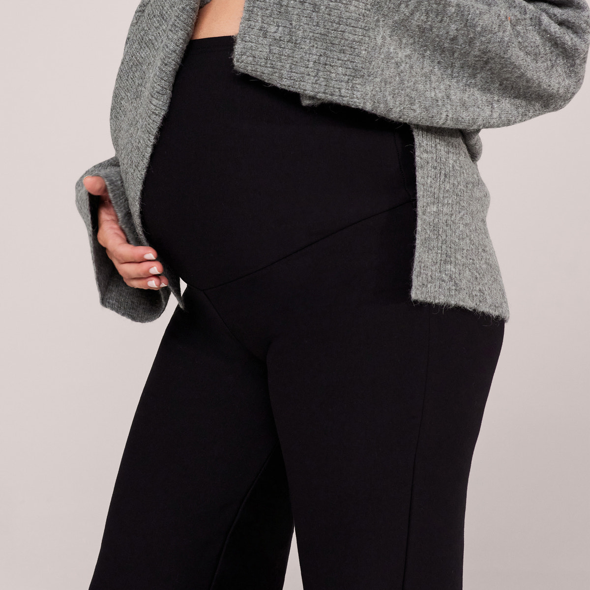 Umstands-Winterleggings mit ausgestelltem Bein – Schwarz