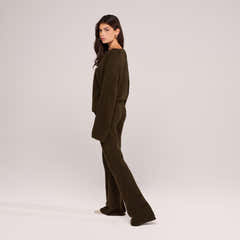 Gebürsteter Strick-Oversize-Pullover mit Schriftzug – Tiefes Oliv