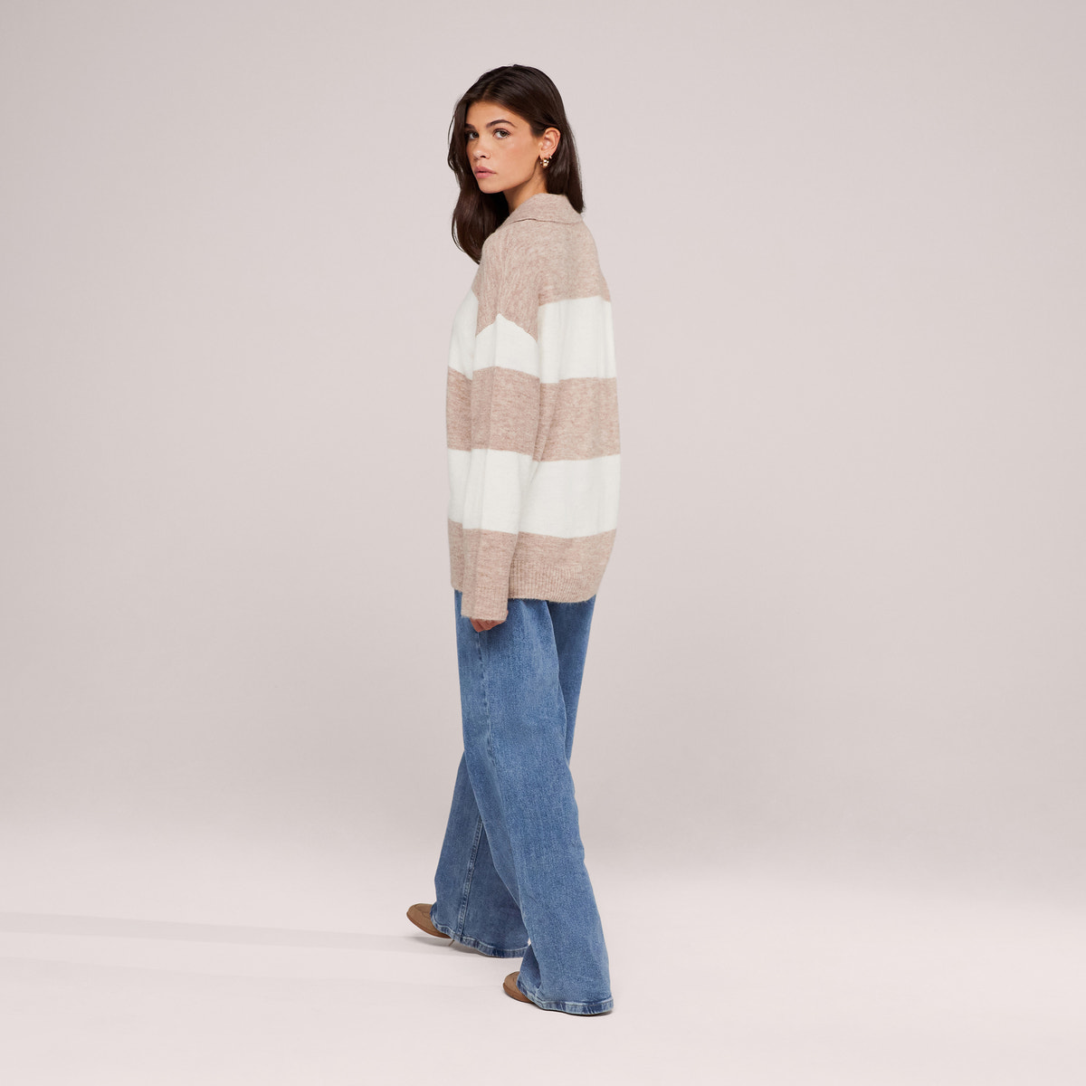 Gebürsteter Strick Oversized Polo Pullover - Beige Gestreift