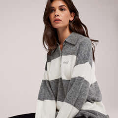 Gebürsteter Oversized-Polo-Pullover aus Strick – Grau gestreift