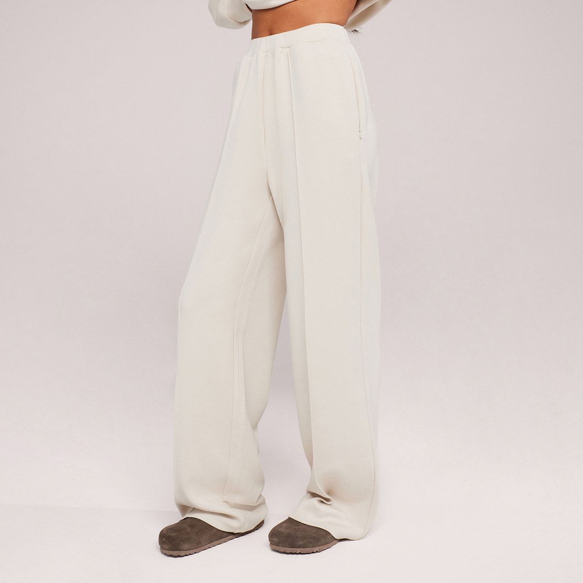 Bio-Jogginghose mit weitem Bein – Black Coffee