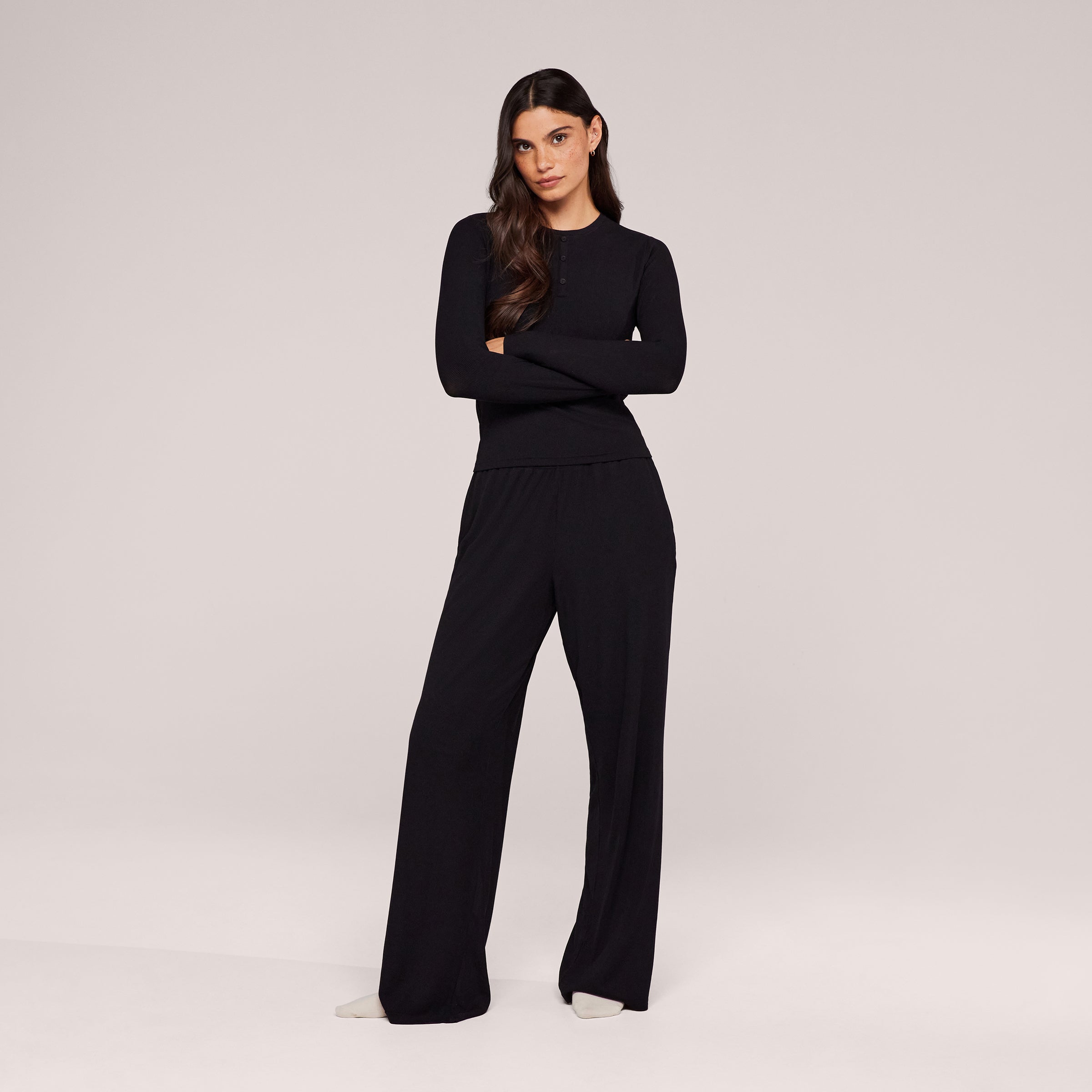 Soft Rib Loungehose mit weitem Bein – Schwarz