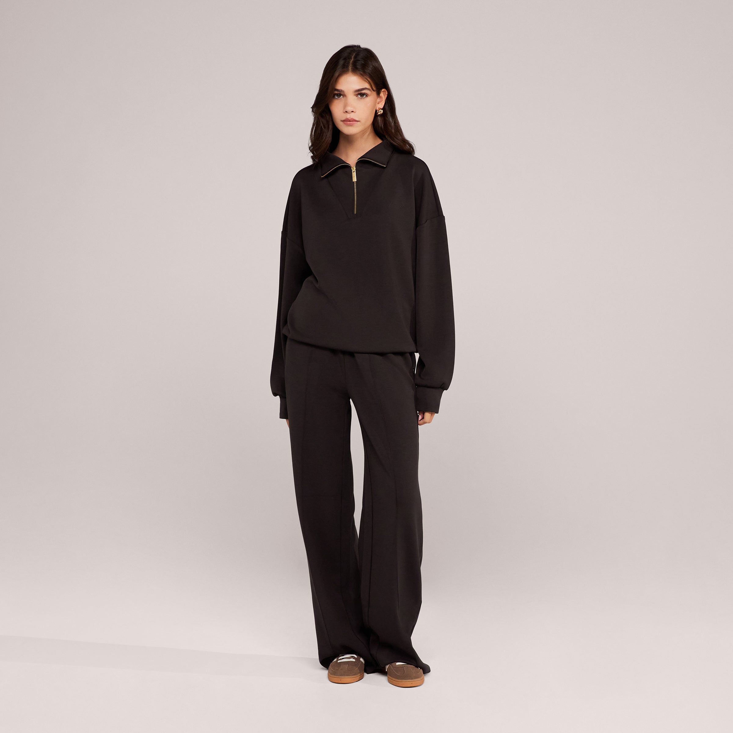 Bio-Jogginghose mit weitem Bein – Black Coffee