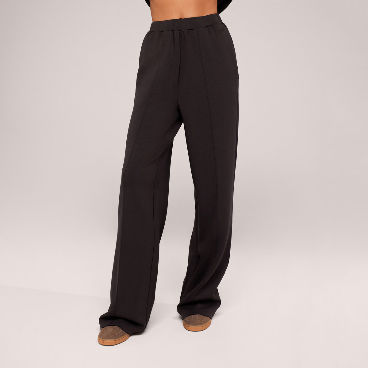 Bio-Jogginghose mit weitem Bein – Black Coffee