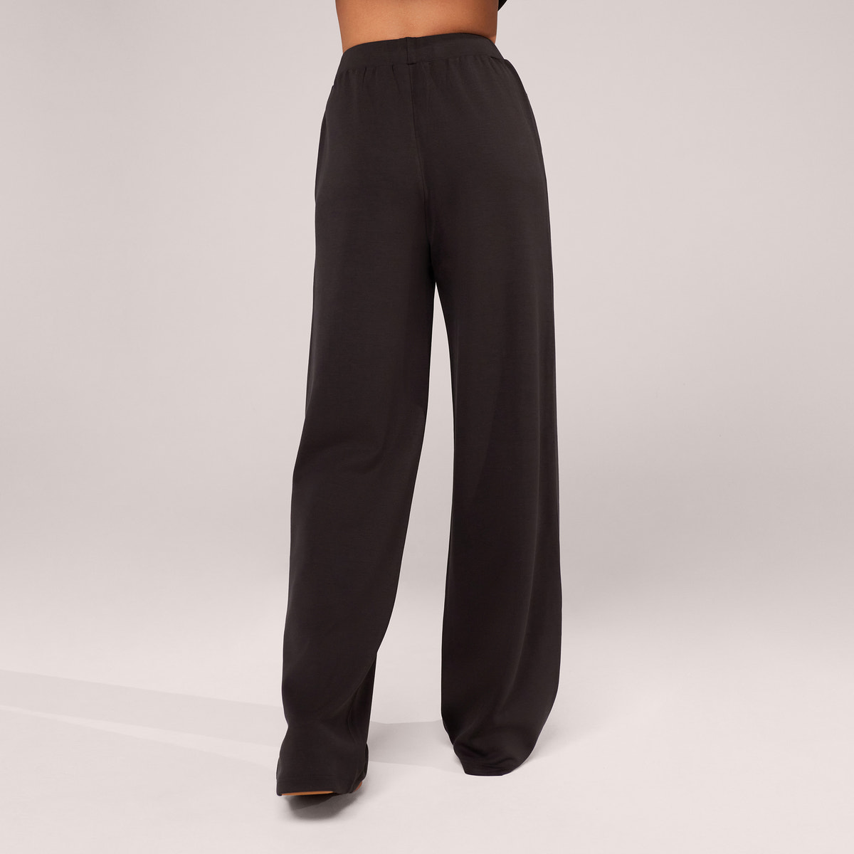 Bio-Jogginghose mit weitem Bein – Black Coffee