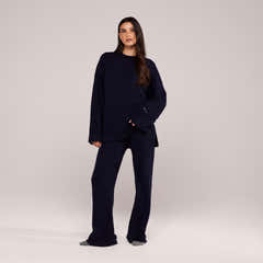 Gebürsteter Strickpullover mit geschlitztem Saum und Oversize-Passform – Marineblau