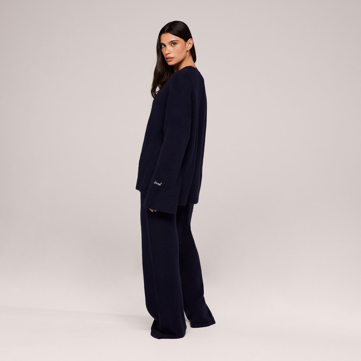 Gebürsteter Strickpullover mit geschlitztem Saum und Oversize-Passform – Marineblau