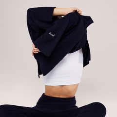 Gebürsteter Strickpullover mit geschlitztem Saum und Oversize-Passform – Marineblau