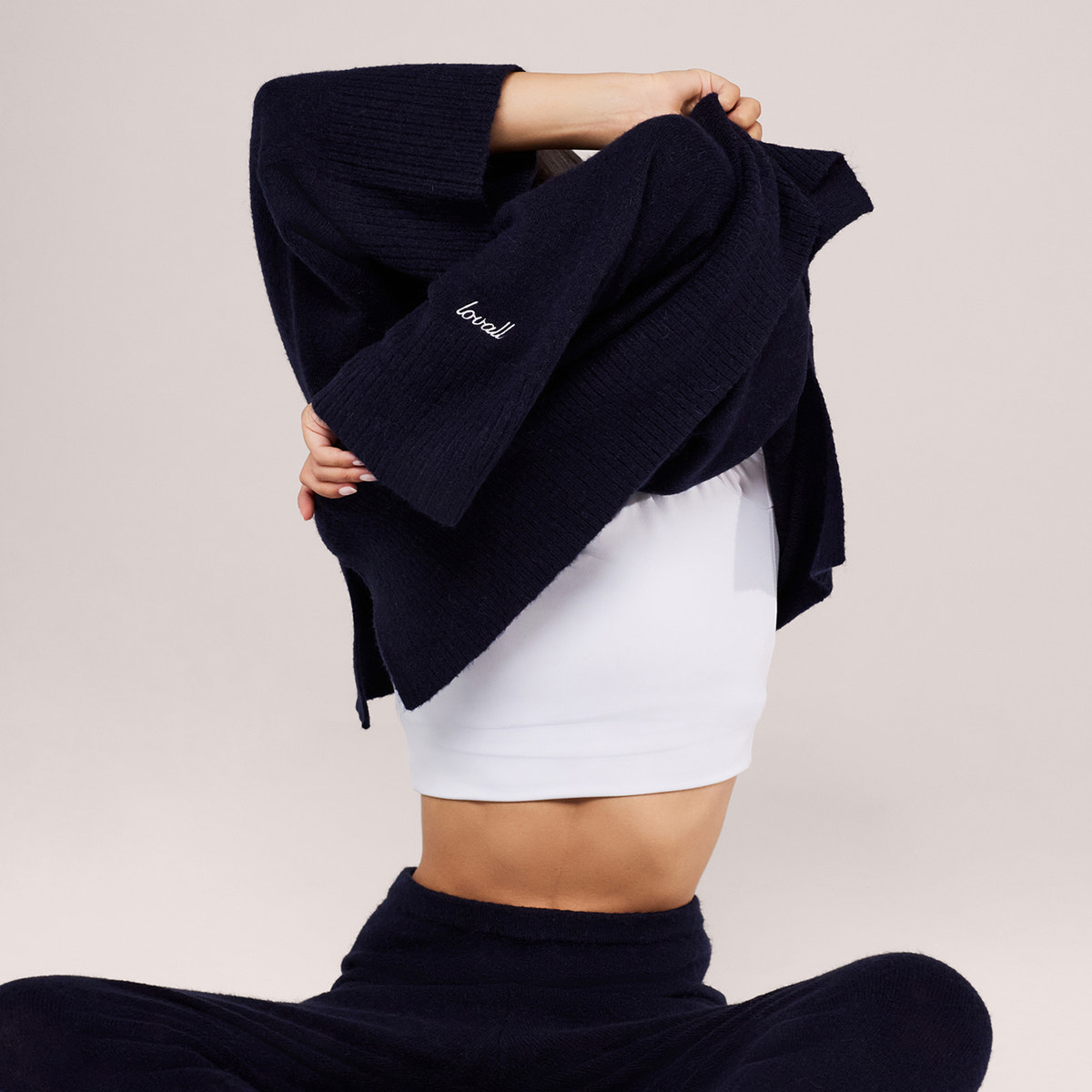 Gebürsteter Strickpullover mit geschlitztem Saum und Oversize-Passform – Marineblau