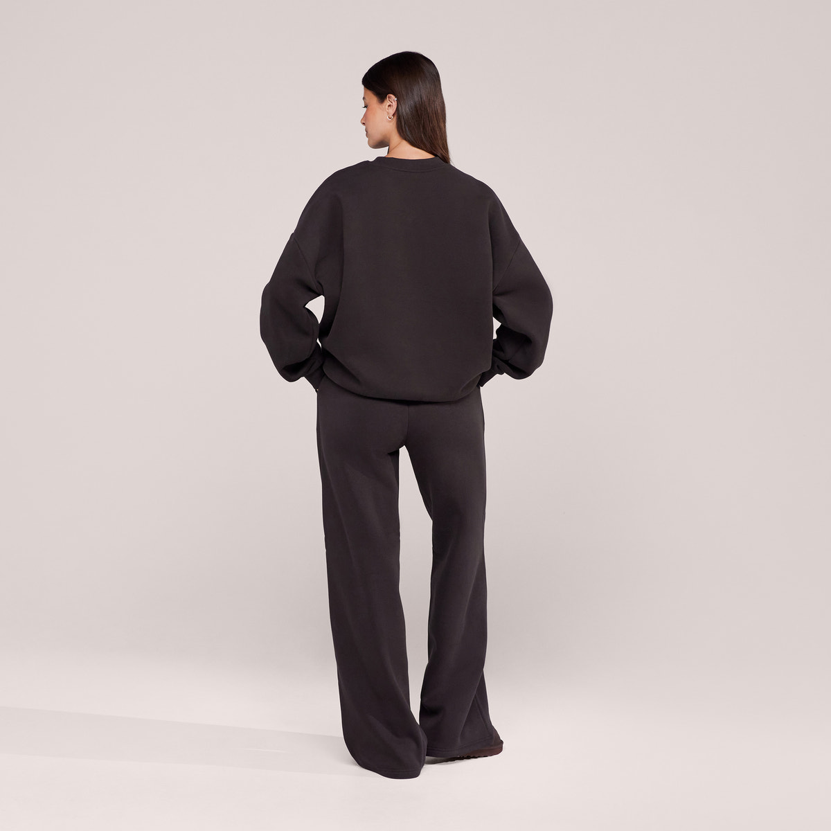Bio-Jogginghose mit weitem Bein – Black Coffee