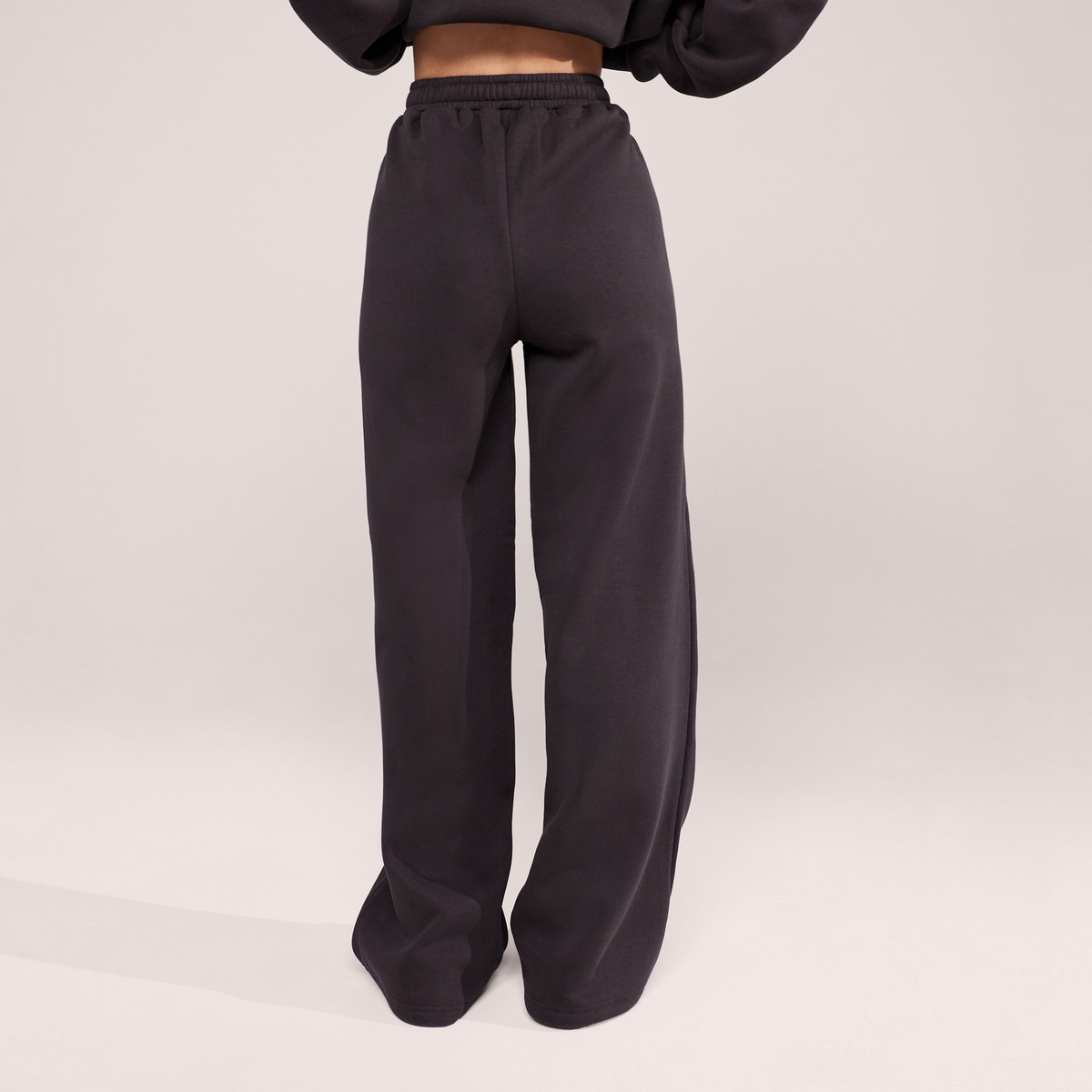 Bio-Jogginghose mit weitem Bein – Black Coffee