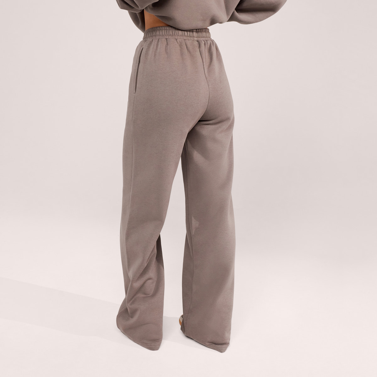Bio-Jogginghose mit weitem Bein – Black Coffee