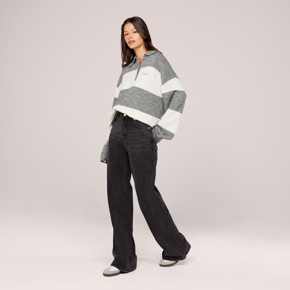 Wide Leg Jeans - Washed Black